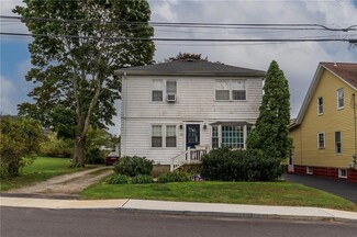 74 Perry St, Bristol, RI 02809