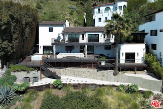 7874 Fareholm Dr, Los Angeles, CA 90046