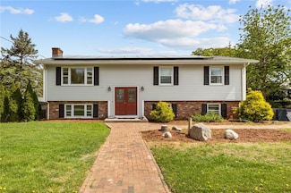19 Irondale St, Warwick, RI 02886