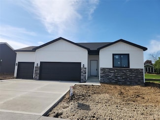 2311 N 8th Ave E, Newton, IA 50208