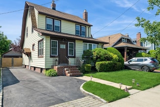 29 West Ave, Malverne, NY 11565