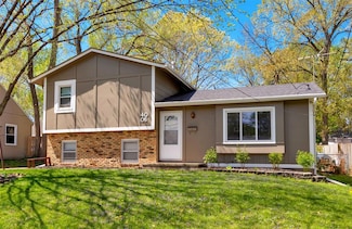 4006 67th St, Urbandale, IA 50322