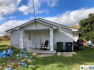 308 Nash St, Cuero, TX 77954