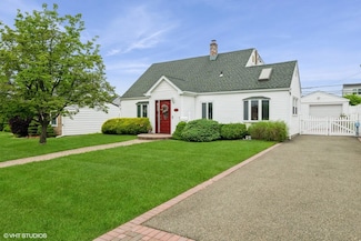 34 Castle Ln, Levittown, NY 11756
