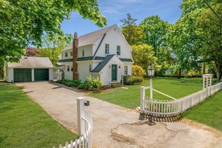 17 Rockland St, South Dartmouth, MA 02748