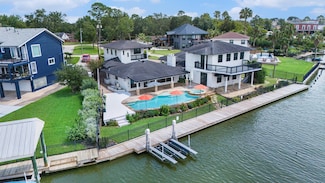 107 Cedar Ln, Seabrook, TX 77586