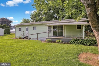 212 S Birch St, Lyons, PA 19536