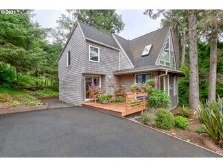 687 N Hemlock St, Cannon Beach, OR 97110
