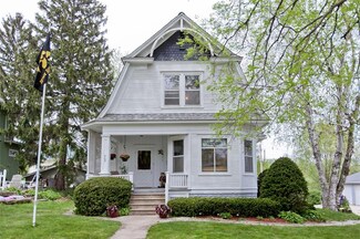 402 E 1st St, Anamosa, IA 52205