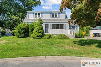 14 Clayton Ct, East Brunswick, NJ 08816