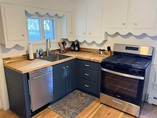 511 Bay St, Petoskey, MI 49770