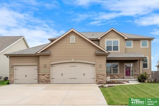 4602 Brook Cir, Papillion, NE 68133