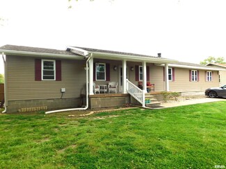 306 N 8th St, Benton, IL 62812
