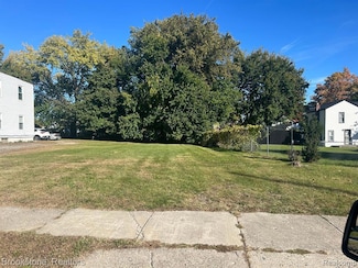 45 Lake St, Pontiac, MI 48341