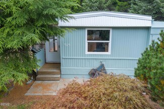515 NE Starr Creek Dr, Yachats, OR 97498
