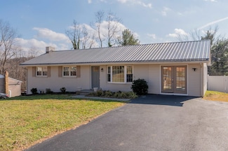 230 Montgomery St NE, Christiansburg, VA 24073