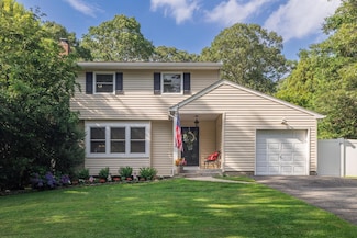 5 Monett Place, Greenlawn, NY 11740