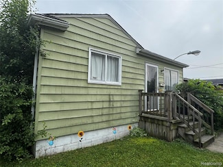 1174 E Holbrook Ave, Flint, MI 48505