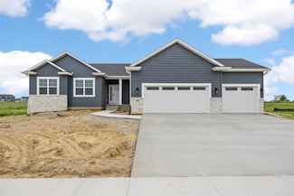 7509 Country Ridge Dr NW, Palo, IA 52324