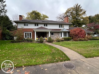 535 Ballantyne Rd, Grosse Pointe Shores, MI 48236