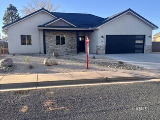 26 E Sedona Valley Rd, Kanab, UT 84741