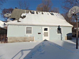 237 Watson St, Lowellville, OH 44436