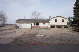 2824 Goldenrod Dr, Grand Island, NE 68801