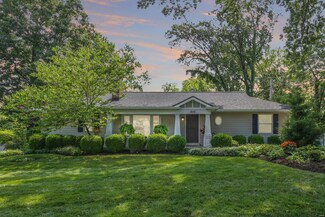 810 Yosemite Dr, Saint Louis, MO 63122