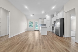 1208 E Henderson Rd, Angleton, TX 77515