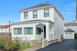 119 6th St, Pelham, NY 10803