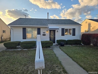 28319 Waverly St, Roseville, MI 48066