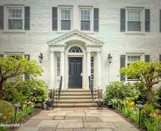 33 Maplewood Ave Unit 305, Pittsfield, MA 01201