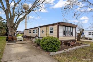 5 Hickory Ln, Sandwich, IL 60548