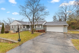 310 3rd St, Pewaukee, WI 53072