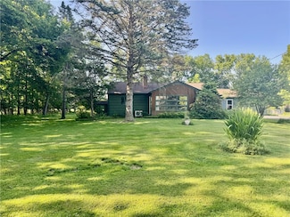 125 Country Ln, Penfield, NY 14526