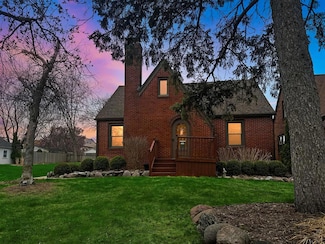 2006 40th Place, Des Moines, IA 50310