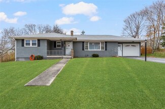 2 Mathew Rd, Tiverton, RI 02878