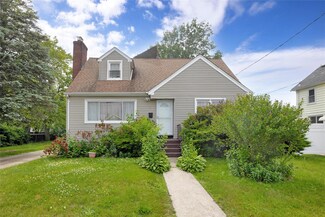 602 Leonard Ave, Uniondale, NY 11553
