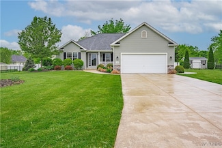 6438 Sherwood Dr, Lockport, NY 14094