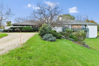 348 Ridge Rd, Barrington, IL 60010
