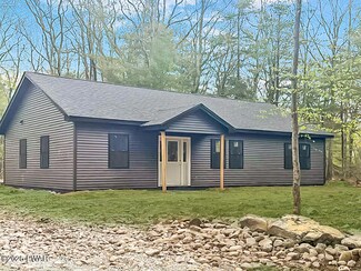 146 Mohawk Rd, Shohola, PA 18458