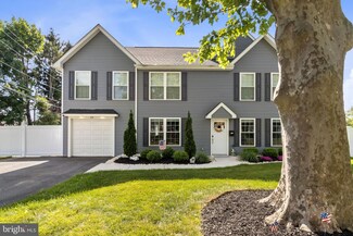 69 Towpath Rd, Levittown, PA 19056