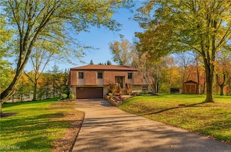 1513 Meadow Square NE, Bolivar, OH 44612