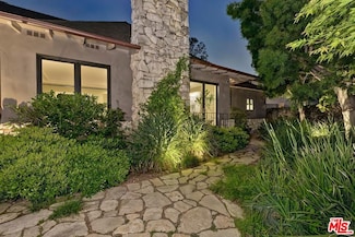 249 S Muirfield Rd, Los Angeles, CA 90004