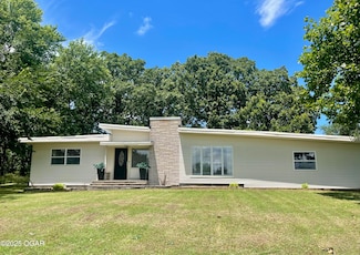 1060 Baxter St, Neosho, MO 64850