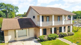 702 Brookhollow Dr, Port Lavaca, TX 77979