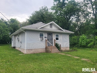 301 N Stotlar St, Benton, IL 62812