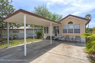 9580 Gray Fox Dr, Weeki Wachee, FL 34613