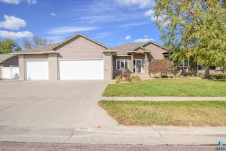 5012 E Tiger Lilly St, Sioux Falls, SD 57110