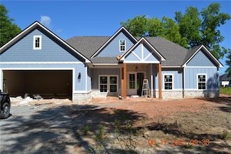 370 Mclendon Rd, Fort Mitchell, AL 36856